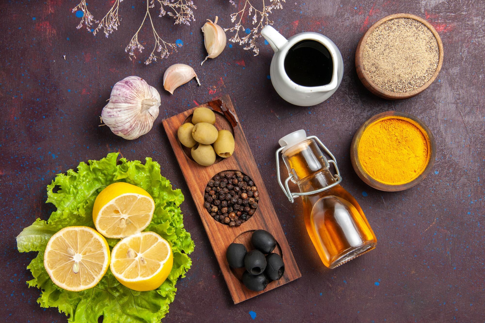 Selección de alimentos frescos y naturales para una dieta saludable y cuidado articular